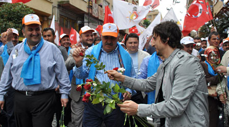 Ak Parti`den Sevgi Yürüşü