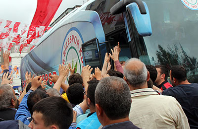 Rizesporlulara Forma Dağıtıldı