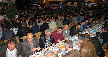 Kendirli Belediyesinden Muhteşem İftar Yemeği