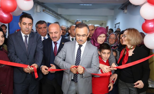 Vali Çeber, Tasarım ve Müzik Atölyesinin Açılışını Yaptı