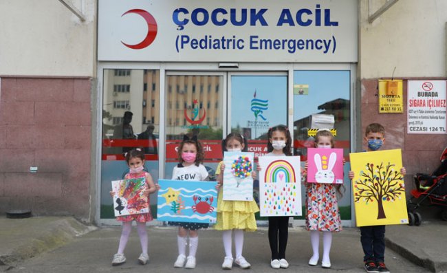 Öğrencilerin Resimleri Çocuk Acil Servisinin Duvarlarını Süsledi