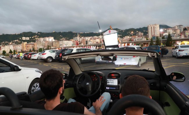 Rizeliler Arabada 'Cep Herkülü: Naim Süleymanoğlu' Filmini İzledi