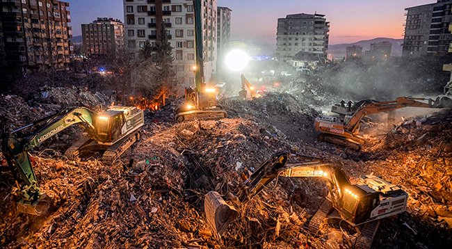 Depremin Korkunç Görünüleri Öncesi/Sonrası