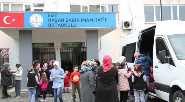 Rizeli öğrencilerden deprem bölgesine yardım