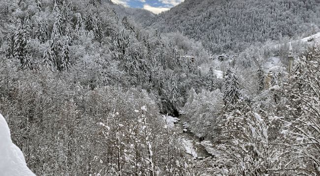 Rize'nin yüksek kesimlerinde kar etkili oluyor