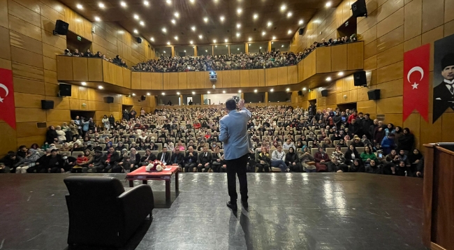 Yazar Kapaklıkaya'ya Rize'de yoğun ilgi 