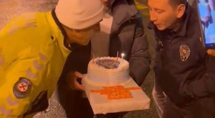 Rize'de polis ekiplerine pastalı sürpriz