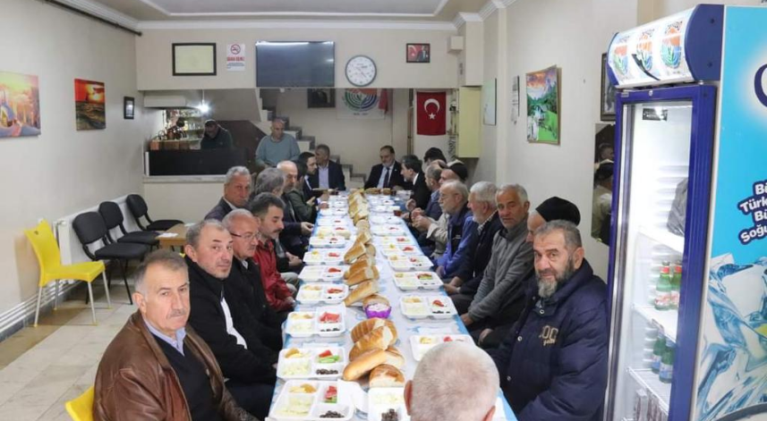 Milletvekili adayları çay üreticileri Dayanışma Derneği'nde kahvaltıda buluştu