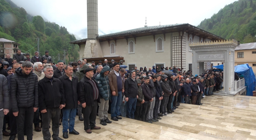 Çayeli Buzlupınar'daki kazada hayatını kaybeden 5 kişi son yolculuklarına uğurlandı