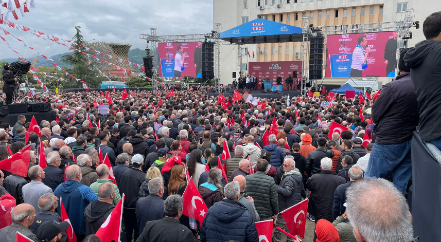 İmamoğlu Rize'de vatandaşlara hitap ediyor