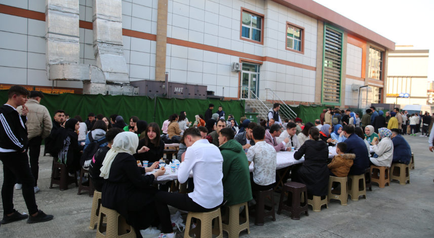 Depremde yardım eden Rizeli gönüllülere belge takdim edildi