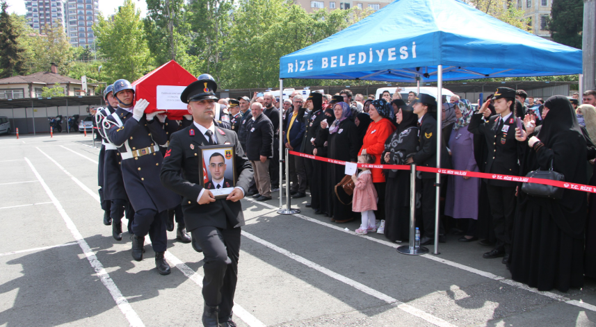 Rize'de kalp krizi sonucu vefat eden uzman çavuş defnedildi