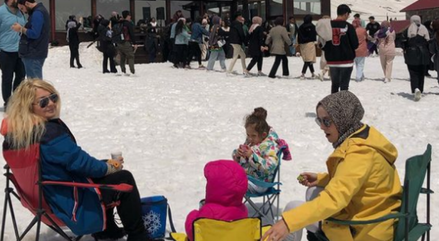 Ovit’te 19 Mayıs, 700 RTEÜ öğrencisiyle kutlandı