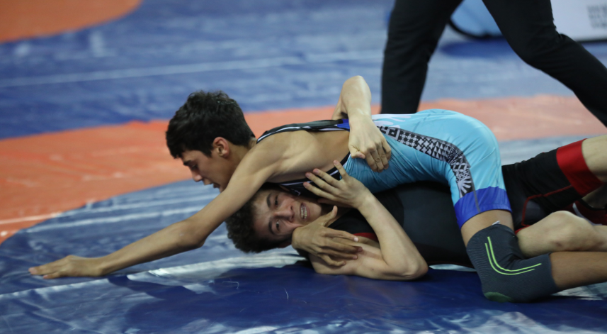 Rize'de 15 Yaş Altı Grekoromen Güreş Türkiye Şampiyonası devam ediyor