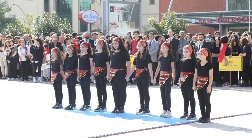 Rize'de Cumhuriyet'in 100. yılı törenle kutlandı