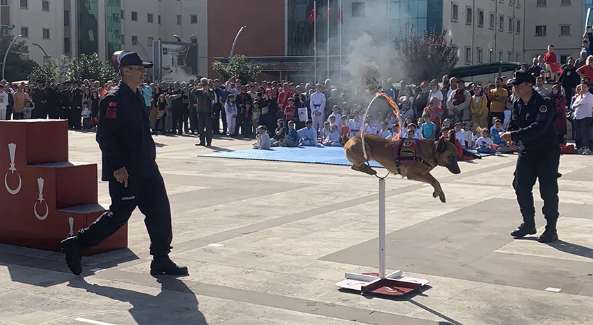 Rize'de Cumhuriyet'in 100. yılı kutlanıyor