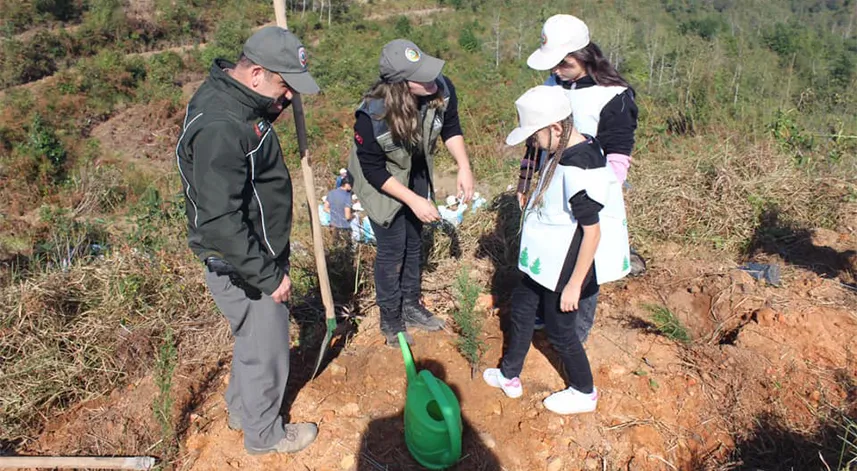 Fındıklı'da Cumhuriyet'in 100. yılı anısına hatıra ormanı oluşturuldu