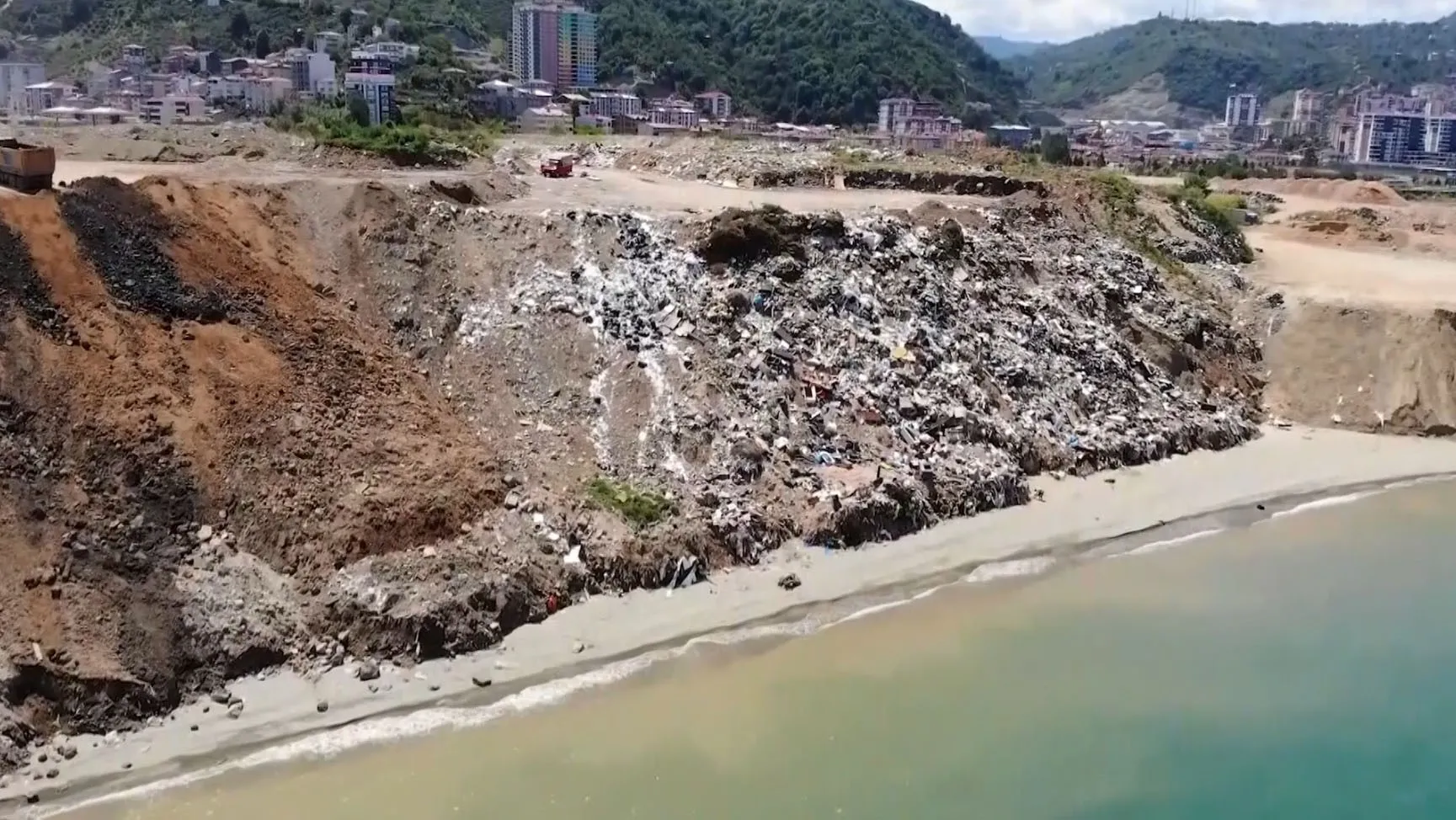 Giresun'da Karadeniz'in kıyısındaki çöplük, ekosistemi tehdit ediyor
