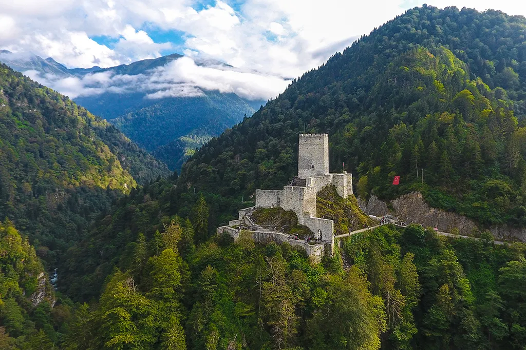 RİZE'NİN TARİHLE BÜTÜNLEŞEN RENGİ