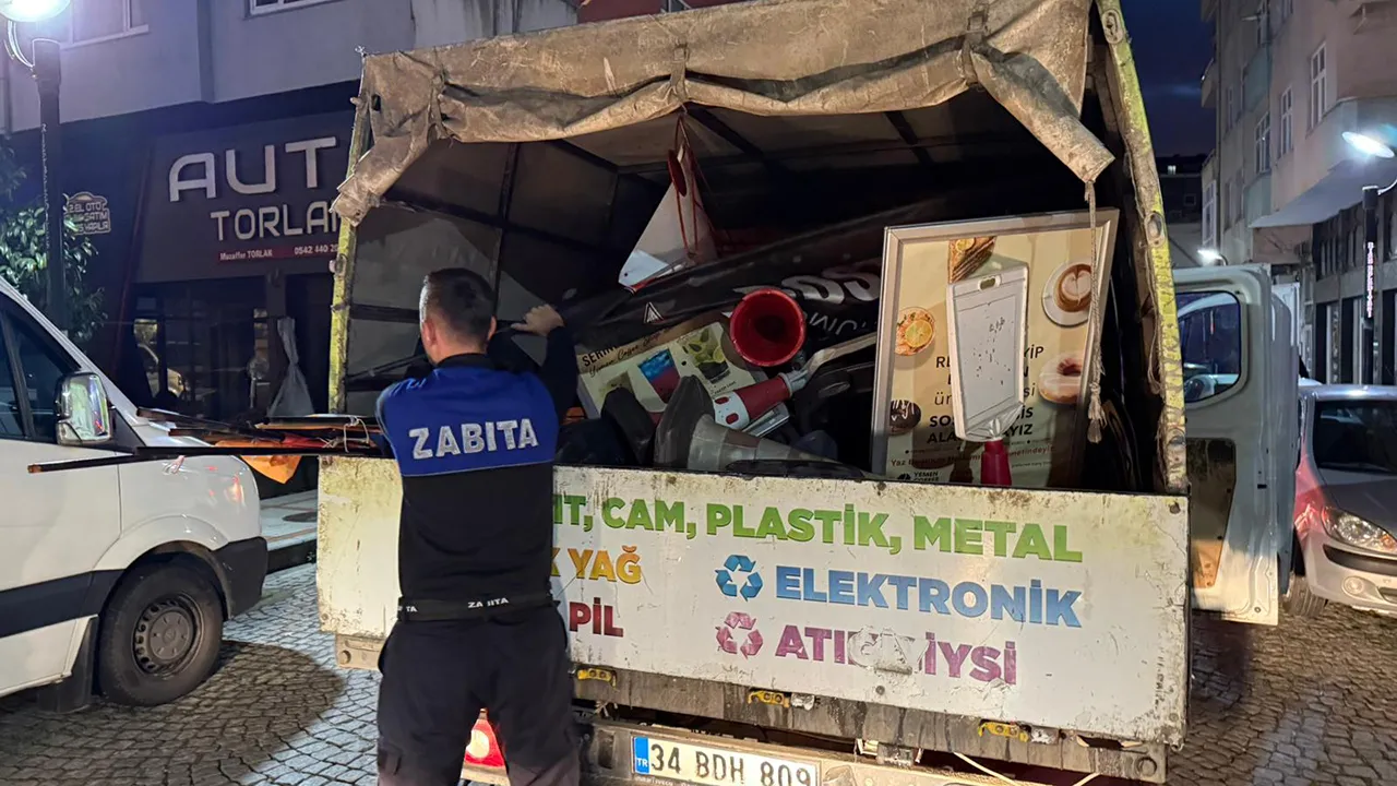 Rize Belediyesi’nden gece saatlerinde kaldırım işgallerine müdahale