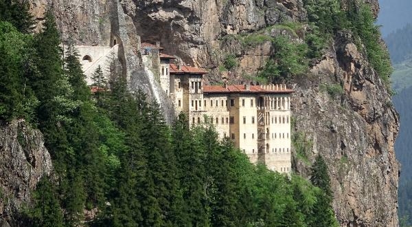 Bir Kısmı Açılan Sümela'ya Turistler İlgi Gösteriyor