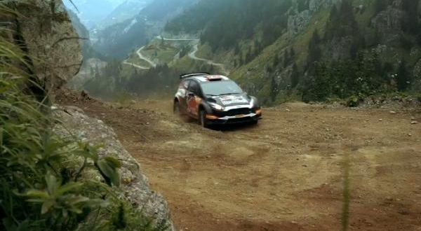 'Dünyanın en tehlikeli yolu'nda nefes kesen gösteri