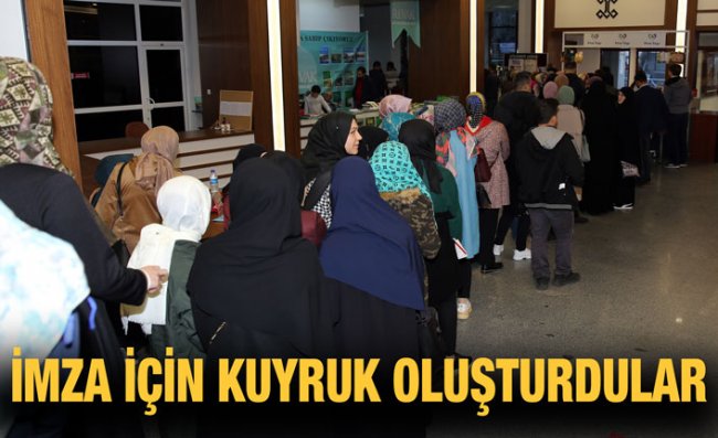 Tuncer'e Kitap Fuarında Yoğun İlgi