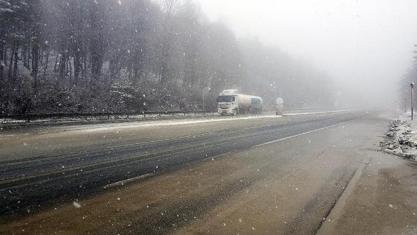 Bolu Dağı'nda kar ve sis