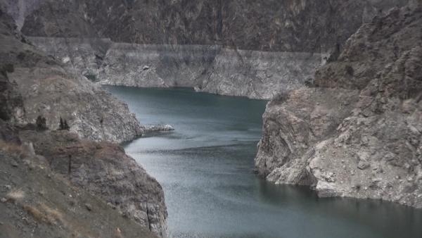 Barajlardaki sular çekildi; yerleşim yerleri ortaya çıktı