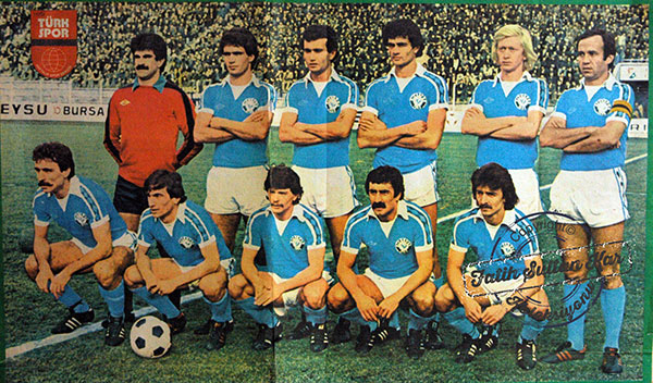 Ayaktakiler: Rafah,Turgay, Tuncay, Levent, Hüsnü, Fuji Mehmet
Oturanlar : Haldun, Oktay, Müfit, Bekir ve Aydın