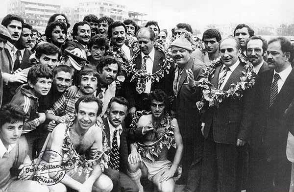 Futbolun getirdiği doyumsuz mutluluk, tüm Yeşil-Mavili renklere gönül verenleri bir anda sarıvermişti...Kuşkusuz Rize, Rize ola bu denli coşmamıştı