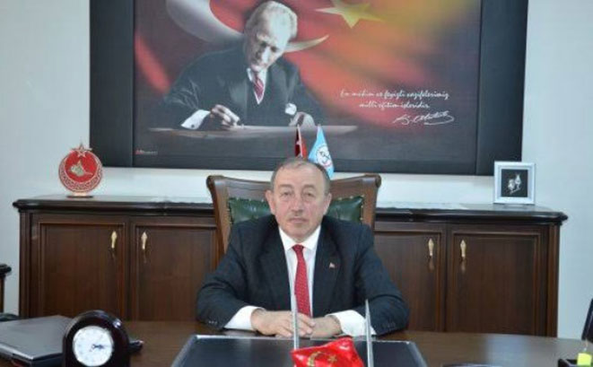 10.11.2018 Geçirdiği kalp krizi sonrası kaldırıldığı RTEÜ Eğitim ve araştırma Hastanesinde yapılan tüm müdahalelere rağmen kurtarılamayan Rize İl Milli Eğitim Müdürü Ahmet Hamdi Yılmaz hayatını kaybetti.