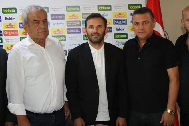 24.09.2018 Yeşil Mavili ekip İbrahim Üzülmez İle yoları ayırmasından 2 hafta sonra deneyimli teknik adam Okan Burukla anlaştı.