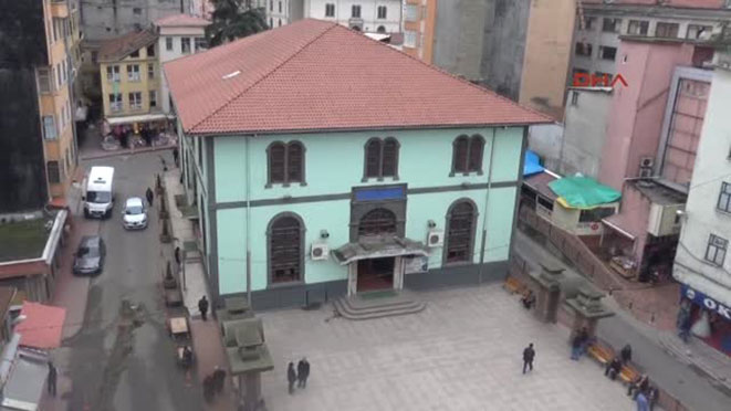 15.01.2018
Rize`de bulvar çalışmaları kapsamında yenisi yapılan eski Orta Caminin yıkımı tamamlandı. Yeni Orta Caminin yapımına Timya Vadisinde başlanıldı. Caminin yeni yerinde yapımına devam ediliyor.