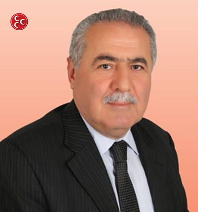 DEREPAZARI BELEDİYE
BAŞKANI MHPLİ SELİM
METİN
Selim Metin, 1958 yılında Derepazarı ilçesine doğdu. Lise eğitimini
Rizede tamamlayan Metin, Çaykur
Çay Kooperatifler Birliğinde memur olarak çalıştı. Bir dönem 1994-
1999 yılları arasında Derepazarı
Belediye Başkanlığı görevini yürüten Metin, 4 çocuk babasıdır.