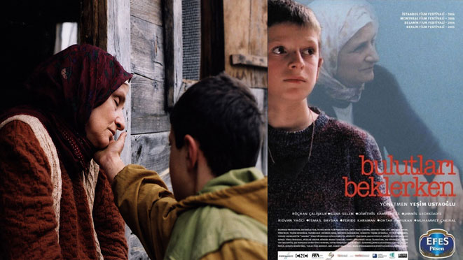 BULUTLARI BEKLERKEN (2004) - Birinci Dünya Savaşı esnasında doğup büyüdükleri vatanlarından ayrılmak zorunda bırakılan Rum yerlileri Karadeniz`i terk edip Güney bölgelere doğru göçe zorlanırlar. Küçük Eleni de bu ailelerden birinin kızıdır. Eleni ailesini geride bırakarak kendisini evlat edinen Türk ailenin yanına Mersin`e taşınır ve Ayşe adını alır. Öz ailesini terk edip yeni bir hayata başlayan Ayşe`nin buradaki yegane dostu ablası Selma`dır. Uzun yıllar sonra Selma hayata veda ettiğinde derinden etkilenen Ayşe o an itibariyle bir iç hesaplaşmaya girişir. Geçmişiyle yüzleşmeye başlayan kadın her anından pişmanlık duyduğu hatalarını birer birer gözden geçirir. ---
Yönetmenliğini Yeşim Ustaoğlu`nun yaptığı filmin çekimleri Rizenin Çamlıhemşin ilçesinde yapıldı. Topluca Köyü`nde yaşayan köylülerinin filmde Rum olarak gösterildiği iddiası film vizyona girmeden önce tartışma yaratmıştı. ---
