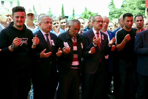 Törene, Ordu Valisi Seddar Yavuz, Ticaret Bakan Yardımcısı Sezai Uçarmak, Büyükşehir Belediye Başkanı Mehmet Hilmi Güler, Giresun Jandarma Bölge Komutanı Tuğgeneral Hasan Koçyiğit, şehidin babası Kenan, annesi Sayma Altuntaş ile kardeşleri, polis ve askeri erkan ile vatandaşlar katıldı.
