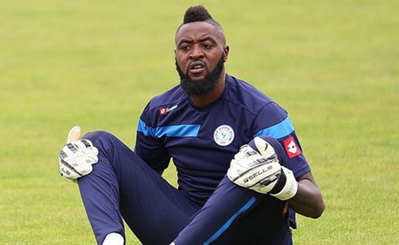 Charles Itandje - Kaleci (37 Maç)