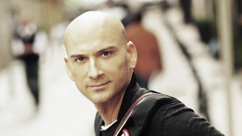 ALTAY - Sevilen şarkıcı Altay aslen Rize'nin İkizdere ilçesindendir. Altay İkizdere’de doğmuş ancak henüz 2 aylıkken ailesi ile birlikte İstanbul’a yerleşmiştir.