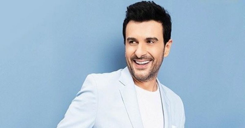 GÖKHAN TEPE - Türk Pop Müziği sanatçısı anne tarafından Rizelidir. Tepe'nin babası ise Adanalı