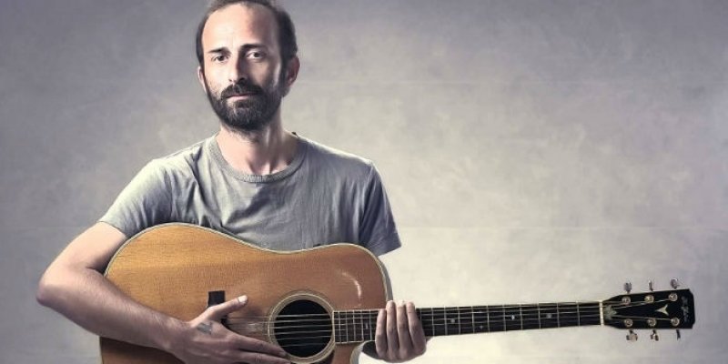 YAŞAR KURT - Kendine özgü ses tonu ve şarkıları ile beğeni toplayan Rock müziği sanatçısı Yaşar Kurt Rize doğumludur.