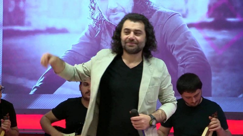 ZEKİ UÇKAN - Karadeniz müziğinin önemli isimlerinden Zeki Uçkan aslen Rize'nin Ardeşen ilçesindendir.