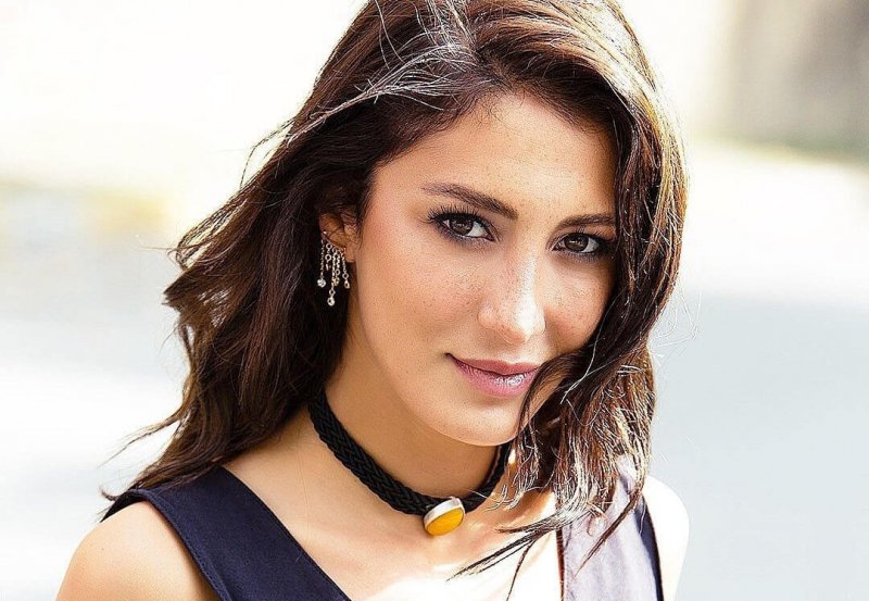 MERVE OFLAZ - Katıldığı Survivor yarışmasında birinci oldu. Eve Dönüş, Kertenkele ve Arka Sokaklar gibi dizilerde rol alan güzel oyuncu aslen Rizelidir.