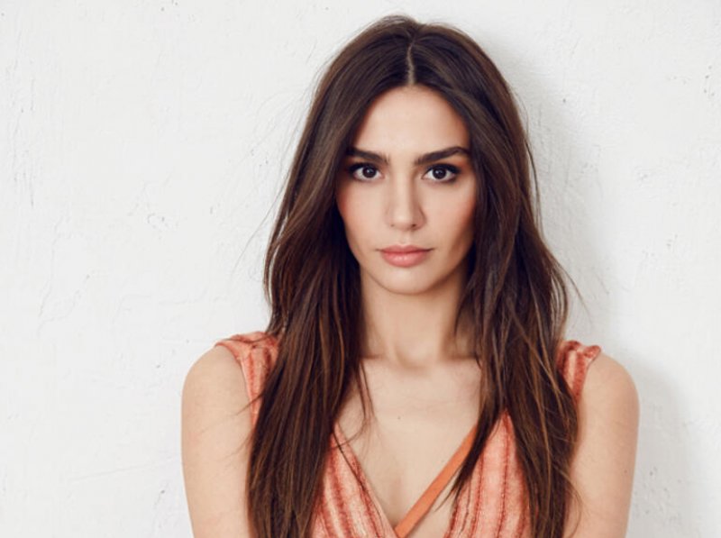 RÜVEYDA ÖKSÜZ - 2013 yılında Miss Turkey Türkiye güzeli seçildikten sonra oyunculuk kariyerine başladı. İstanbul doğumlu olan Öksüz aslen Rizelidir.