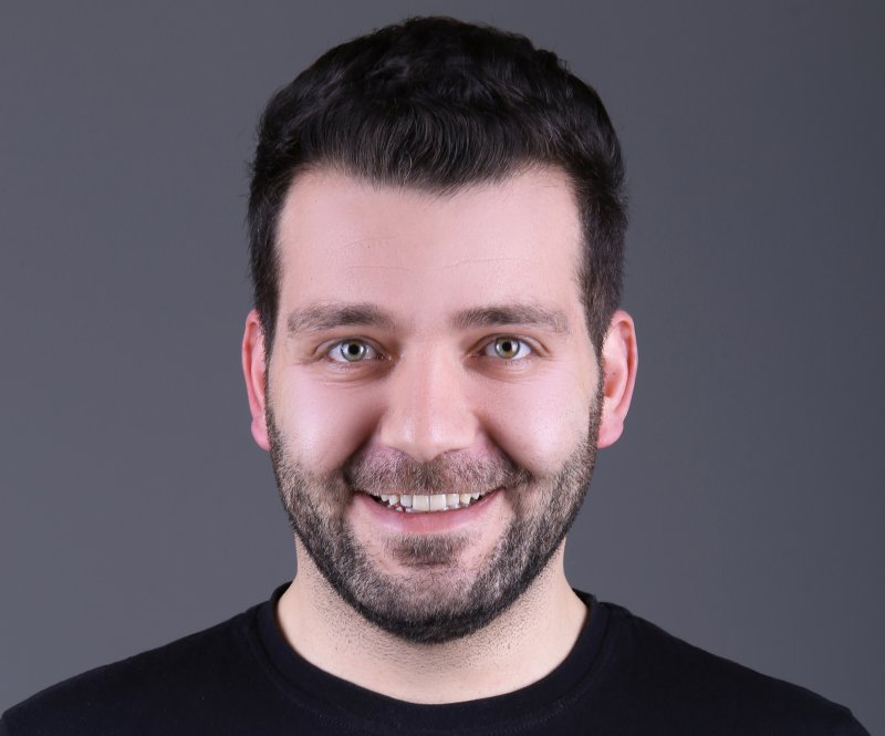 OSMAN KABA - İşler Güçler, Paramparça, Can Tertip, Düğün Dernek 2: Sünnet, Çalgı Çengi İkimiz, Evlat Kokusu ve Ailecek Şaşkınız gibi sinema ve dizilerde yer alan oyuncu baba tarafından Rizelidir.