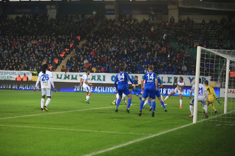 İki takım Süper Lig'de 12 kez Rize'de karşı karşıya geldi. Çaykur Rizespor evinde oynadığı bu maçlarda 7 galibiyet, 3 beraberlik ve 2 mağlubiyet aldı.