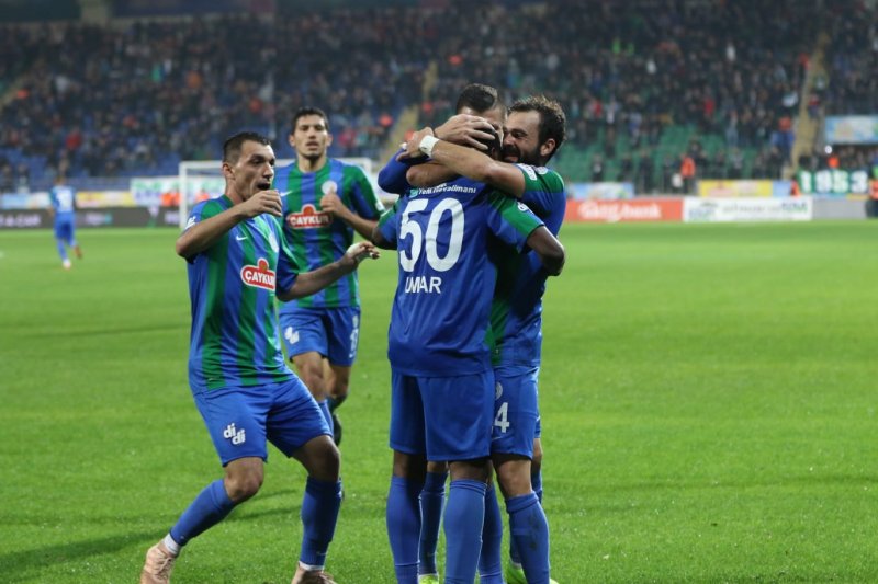 Süper Lig'de MKE Ankaragücü karşısındaki galibiyetlerinin tamamını kendi sahasında alan Çaykur Rizespor, iç sahada Başkent temsilcisinin ağlarına 17 gol gönderirken, kalesinde ise 9 gol gördü.