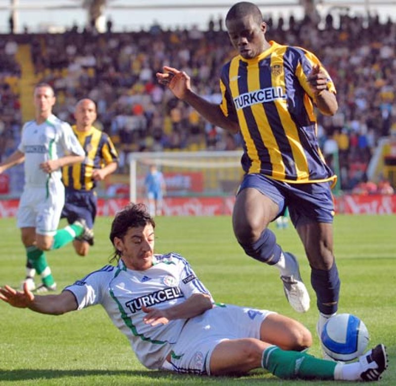 Atmacalar, MKE Ankaragücü karşında Süper Lig'de aldığı en farklı mağlubiyet ise 2000/2001 sezonunda 4-0'lık skorla yaşadı.