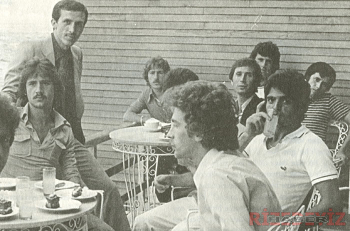 Recep Tayyip Erdoğan kendisinin nişan töreninde İETT’li futbolcu arkadaşlarıyla...