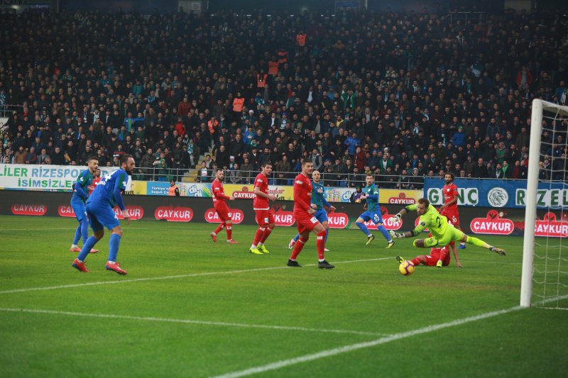 Çaykur Rizespor ile Antalyaspor bugüne kadar Süper Lig'de 16, toplamda ise 18 kez birbirlerine rakip oldu.